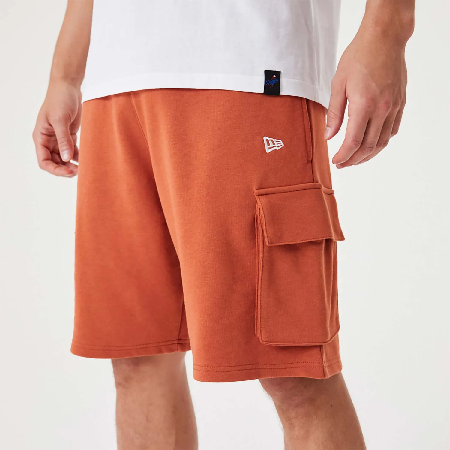 NEW ERA ESSENTIAL CARGO SHORTS