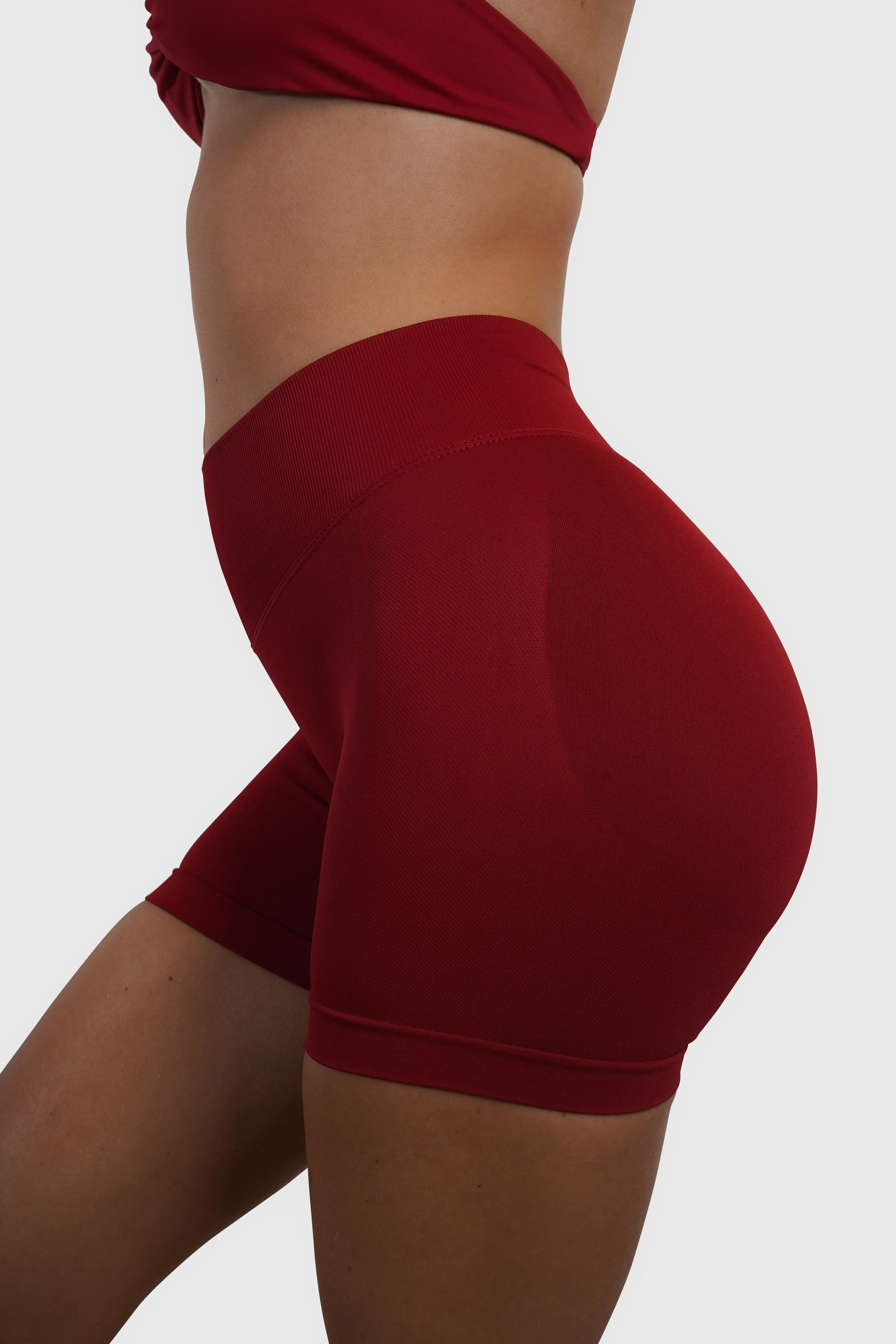 RECOIL SCRUNCH SHORTS - Dark Red