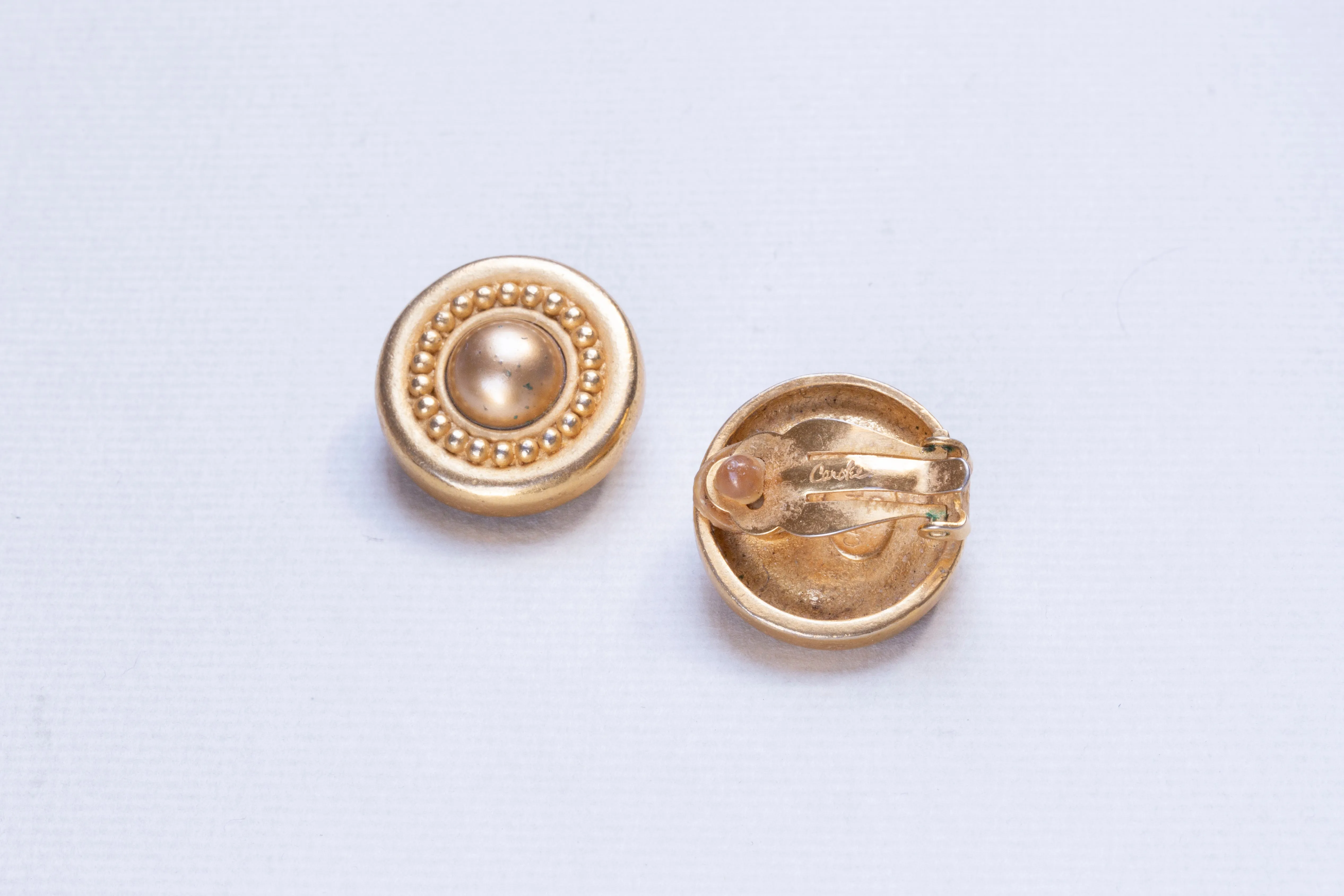 Vintage Gold Round Clip-on