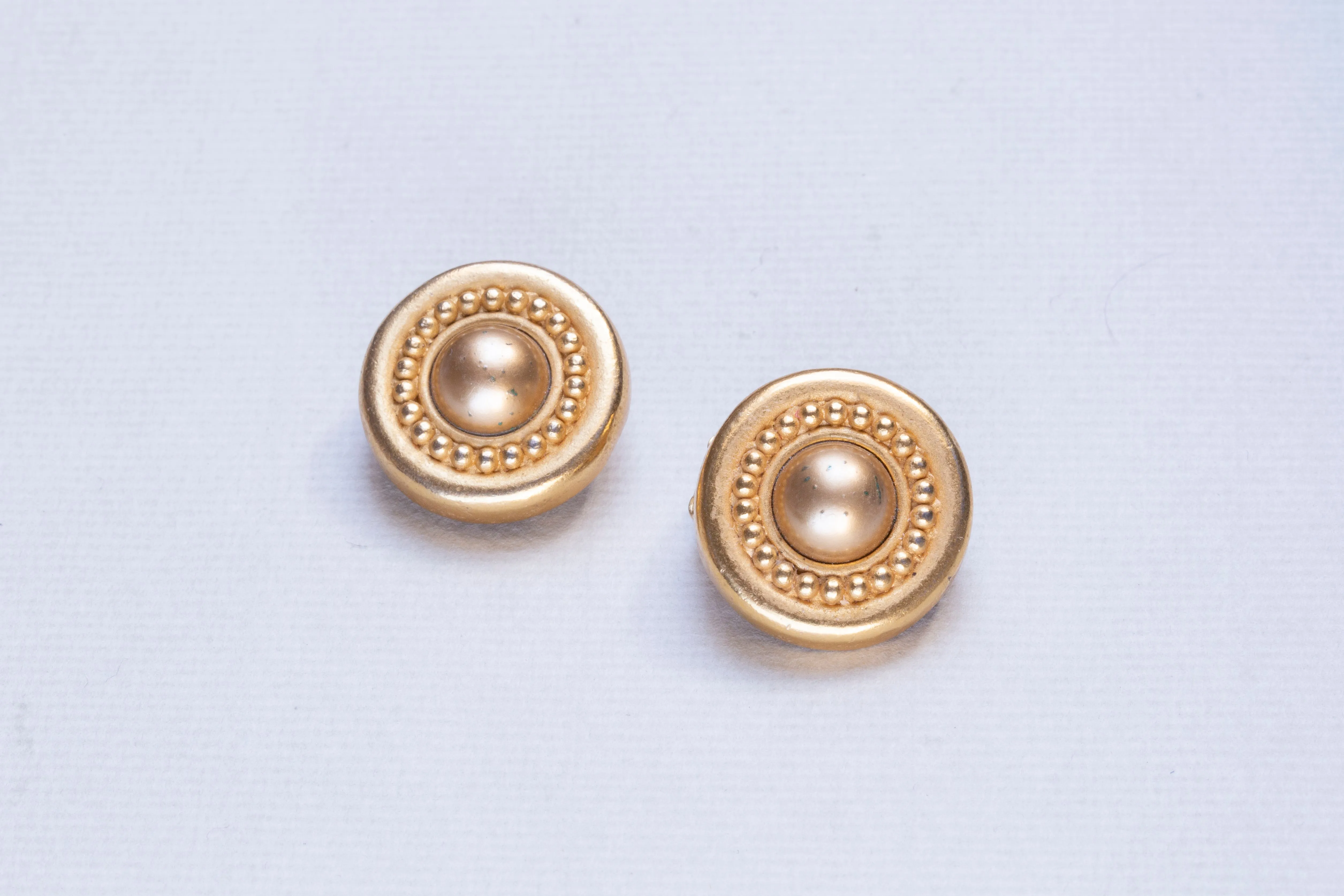 Vintage Gold Round Clip-on